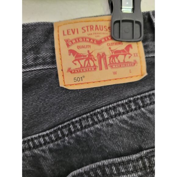 Levi's Women's 501 Button Fly Black Fray Shorts size‎ 31 #P2 - Picture 4 of 6